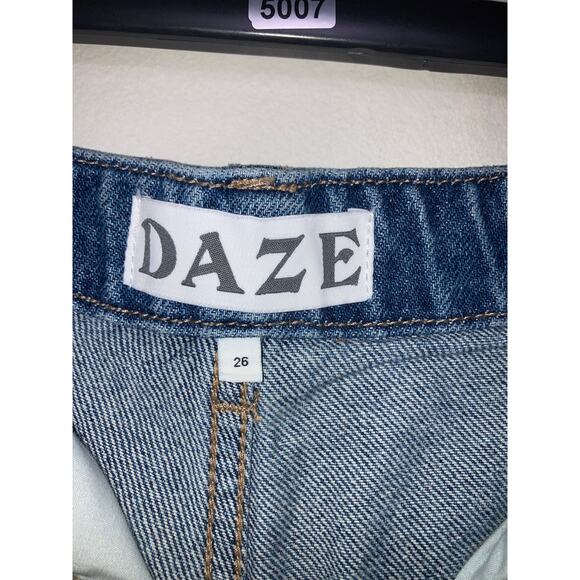 DAZE Medium Wash Wide Leg Denim Jeans Sz 26 - Picture 3 of 3